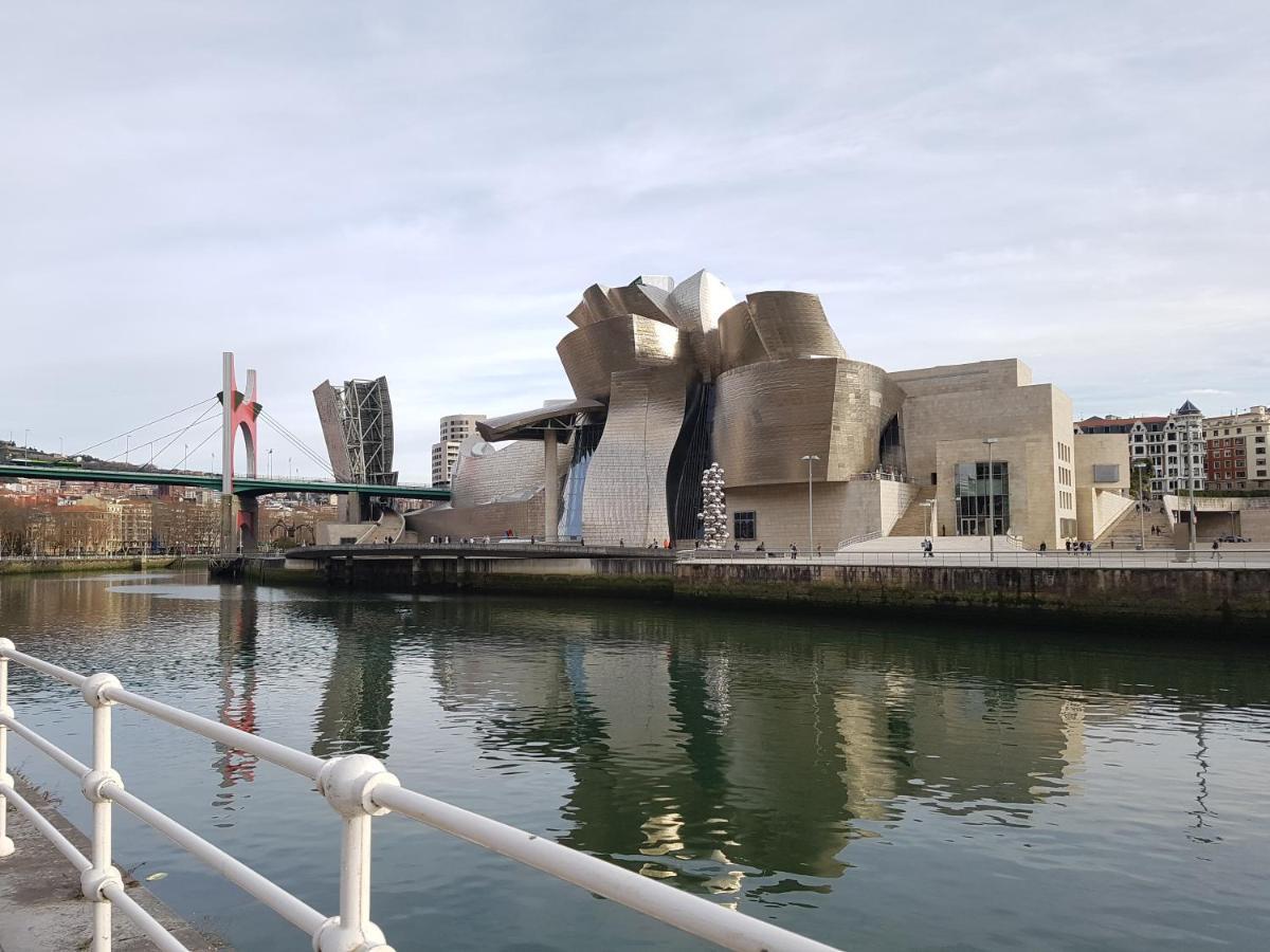 Pension Guggenheim Riverview Hbi01297 Bilbao Exterior photo